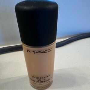 MAC Cosmetics Studio Fix Fluid Foundation - Medium Skin Cream